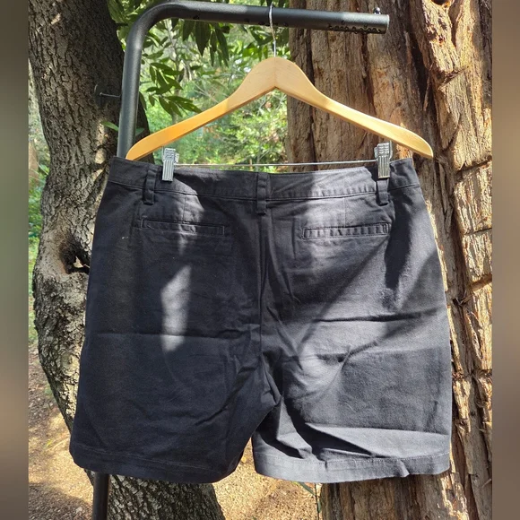 Lands' End Women's Black Mid-Rise Shorts‎ - Picture 2 of 5